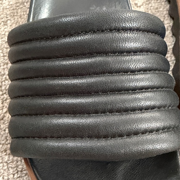 Cougar Naomi Slide - Picture 7 of 7